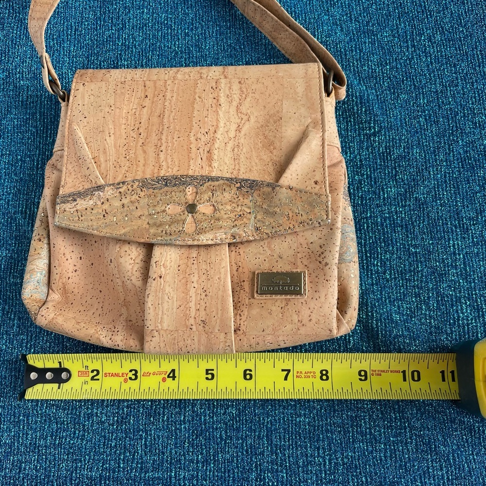 Women’s Crossbody bag beige color, made from
Natural corks Portugal